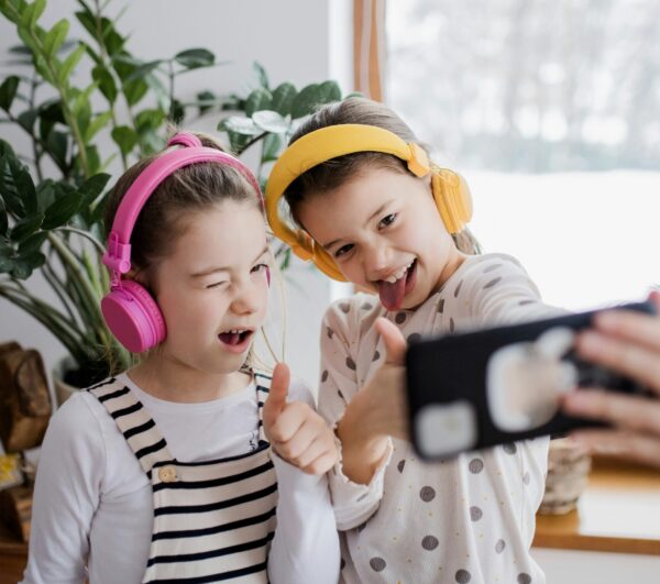 Online (live) mindfulness and digital media - 8-week course for children up to 12 years Next course: 16.06. -04.08.