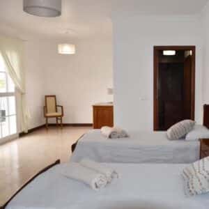 Zweibettzimmer 01- Haus im Dorf